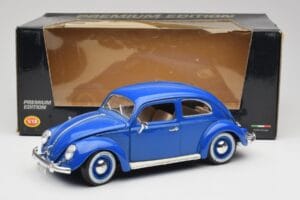 Volkswagen Beetle Bleu Bburago 1:18 23124646 Métal Moulé — image 8 sur 8