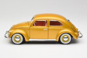 Volkswagen Beetle Or Bburago 1:18 3361 Métal Moulé — image 4 sur 8