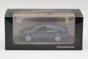 Volkswagen Bora Ocean Bleu Minichamps 1:43 8198223B Métal Moulé — image 4 sur 4