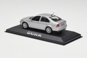 Volkswagen Bora Reflex Argent Minichamps 1:43 81982223S Métal Moulé — image 3 sur 4