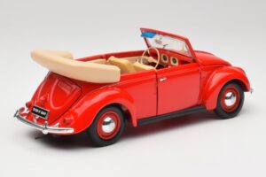 Volkswagen Cabriolet Ruby Rouge Maisto 1:18 32826 Métal Moulé — image 3 sur 8