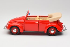 Volkswagen Cabriolet Ruby Rouge Maisto 1:18 32826 Métal Moulé — image 4 sur 8