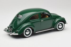 Volkswagen Export Berline Beryl Vert Maisto 1:18 31820 Métal Moulé — image 3 sur 8