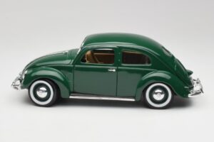 Volkswagen Export Berline Beryl Vert Maisto 1:18 31820 Métal Moulé — image 4 sur 8
