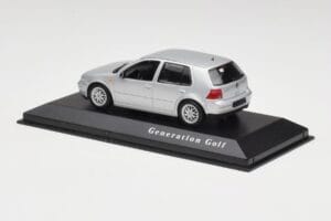 Volkswagen Golf Mk4 Reflex Argent Minichamps 1:43 4527111022 Métal Moulé — image 3 sur 4