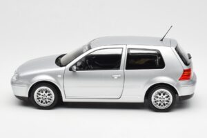 Volkswagen Golf Mk5 GTI Argent Norev 1:18 188570 Métal Moulé — image 4 sur 8