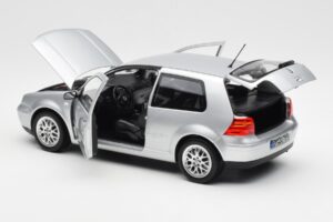 Volkswagen Golf Mk5 GTI Argent Norev 1:18 188570 Métal Moulé — image 5 sur 8