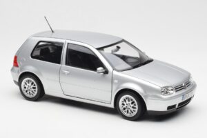 Volkswagen Golf Mk5 GTI Argent Norev 1:18 188570 Métal Moulé — image 6 sur 8