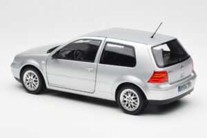 Volkswagen Golf Mk5 GTI Argent Norev 1:18 188570 Métal Moulé — image 7 sur 8
