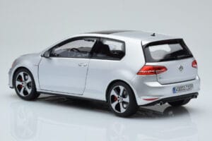 Volkswagen Golf GTI Mk7 Reflex Argent Norev 1:18 188551 Métal Moulé — image 7 sur 8