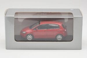 Volkswagen Golf Plus Tornado Rouge Minichamps 1:43 821911110 Métal Moulé — image 4 sur 4