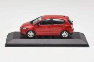 Volkswagen Golf Plus Tornado Rouge Minichamps 1:43 821911110 Métal Moulé