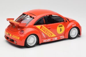 Volkswagen New Beetle Cup Bburago 1:18 3329 Métal Moulé — image 3 sur 8