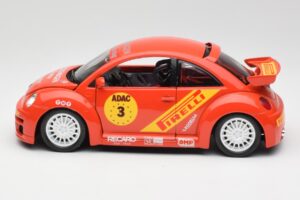 Volkswagen New Beetle Cup Bburago 1:18 3329 Métal Moulé — image 4 sur 8