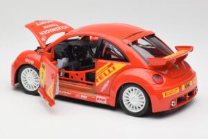 Volkswagen New Beetle Cup Bburago 1:18 3329 Métal Moulé — image 5 sur 8