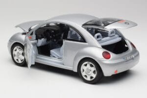Volkswagen New Beetle Reflex Argent Métallisé Bburago 1:18 3322 Métal Moulé — image 5 sur 8
