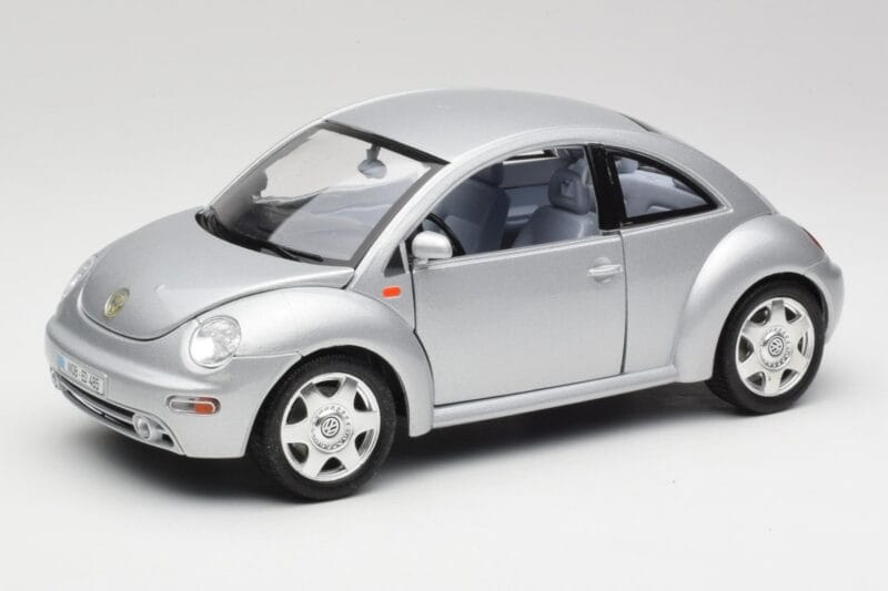 Volkswagen New Beetle Reflex Argent Métallisé Bburago 1:18 3322 Métal Moulé