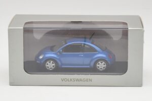 Volkswagen New Beetle Satellite Bleu Minichamps 1:43 430058004 Métal Moulé — image 4 sur 4