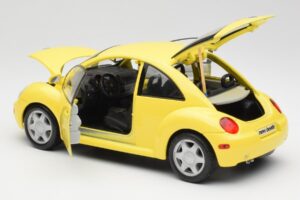 Volkswagen New Beetle Jaune Maisto 1:18 37800-M4 Métal Moulé — image 5 sur 8