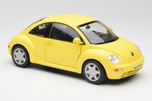Volkswagen New Beetle Jaune Maisto 1:18 37800-M4 Métal Moulé — image 6 sur 8