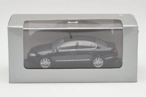 Volkswagen Passat B6 Berline Shadow Bleu Metallic Minichamps 1:43 PASSAT001 Métal Moulé — image 3 sur 3