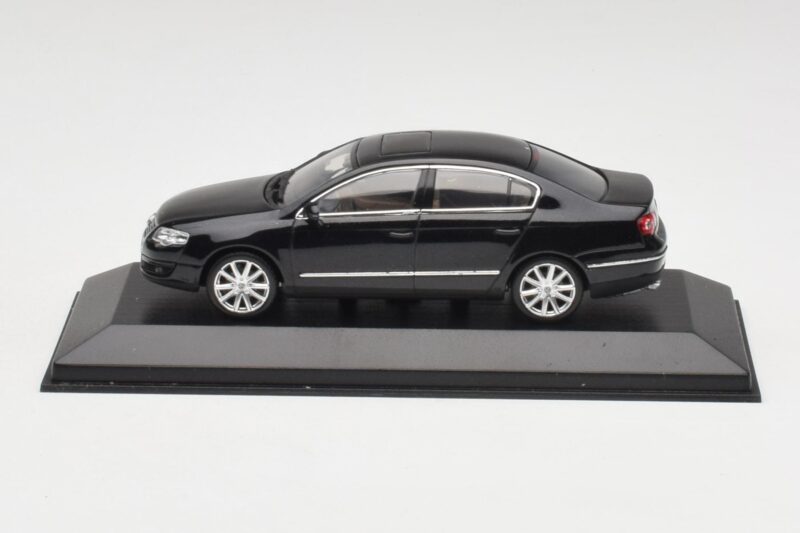 Volkswagen Passat B6 Berline Shadow Bleu Metallic Minichamps 1:43 PASSAT001 Métal Moulé