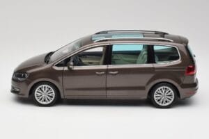 Volkswagen Sharan 7N Brun Chêne Métallique Minichamps 1:18 110051001 Métal Moulé — image 4 sur 8