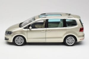 Volkswagen Sharan 7N Reflex Argent Métallique Minichamps 1:18 110051002 Métal Moulé — image 4 sur 8