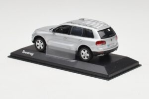 Volkswagen Touareg Reflex Argent Minichamps 1:43 68625 Métal Moulé — image 3 sur 4