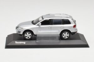 Volkswagen Touareg Reflex Argent Minichamps 1:43 68625 Métal Moulé