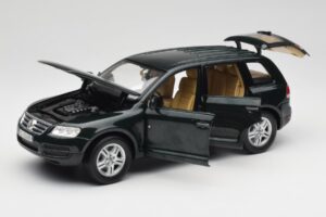 Volkswagen Touareg V10 TDI Canyon Green Bburago 1:18 34911-V1 Métal Moulé — image 2 sur 8
