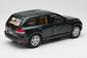 Volkswagen Touareg V10 TDI Canyon Green Bburago 1:18 34911-V1 Métal Moulé — image 3 sur 8