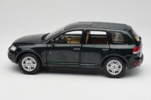 Volkswagen Touareg V10 TDI Canyon Green Bburago 1:18 34911-V1 Métal Moulé — image 4 sur 8