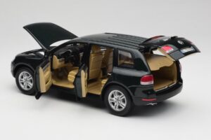 Volkswagen Touareg V10 TDI Canyon Green Bburago 1:18 34911-V1 Métal Moulé — image 5 sur 8