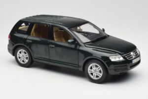 Volkswagen Touareg V10 TDI Canyon Green Bburago 1:18 34911-V1 Métal Moulé — image 6 sur 8