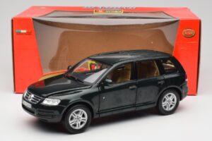 Volkswagen Touareg V10 TDI Canyon Green Bburago 1:18 34911-V1 Métal Moulé — image 8 sur 8