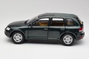Volkswagen Touareg V10 TDI Reed Green Metallic Bburago 1:18 34911 Métal Moulé — image 4 sur 8