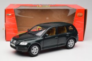 Volkswagen Touareg V10 TDI Reed Green Metallic Bburago 1:18 34911 Métal Moulé — image 8 sur 8