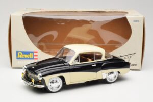 Wartburg 311 Coupé Noir & Beige Revell 1:18 8419 Métal Moulé — image 8 sur 8