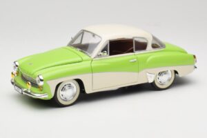 Wartburg 313 Vert Pastel sur Beige Revell 1:18 9018 Métal Moulé