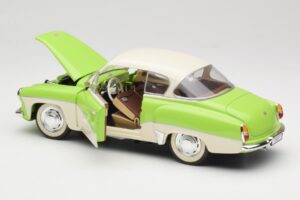 Wartburg 313 Vert Pastel sur Beige Revell 1:18 9018 Métal Moulé — image 5 sur 8