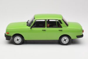 Wartburg 353 Vert MCG 1:18 MCG18062 Métal Moulé — image 3 sur 6