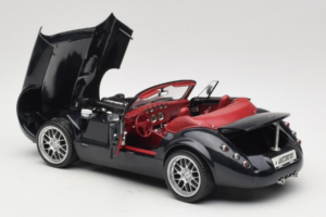Wiesmann Roadster MF Carbon Black Revell 1:18 WIESMANN001 Métal Moulé — image 8 sur 9
