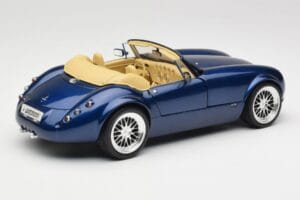 Wiesmann Roadster MF3 Bleu Revell 1:18 08861 Métal Moulé — image 3 sur 8