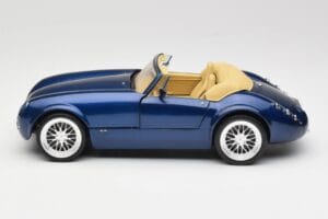 Wiesmann Roadster MF3 Bleu Revell 1:18 08861 Métal Moulé — image 4 sur 8