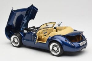 Wiesmann Roadster MF3 Bleu Revell 1:18 08861 Métal Moulé — image 5 sur 8
