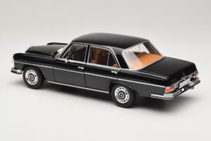 Mercedes 280 SE W108 Noir Norev 1:18 183360 Métal Moulé — image 7 sur 8