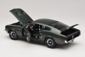Ford Mustang GT Bullitt avec Figurine Steve McQueen Greenlight 1:18 12885 Métal Moulé — image 5 sur 8