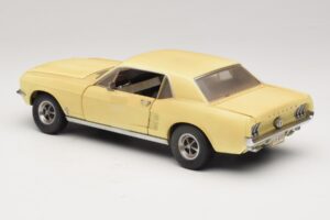 Ford Mustang Coupe Jaune The Walking Dead Greenlight 1:18 12958 Métal Moulé — image 7 sur 8