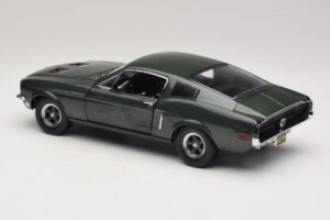 Ford Mustang GT Bullitt avec Figurine Steve McQueen Greenlight 1:18 12885 Métal Moulé — image 7 sur 8